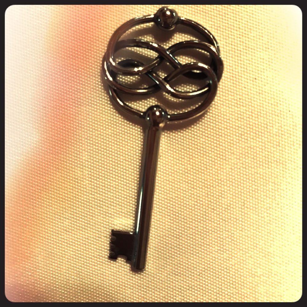 Artistic Made Silver Key 🔑